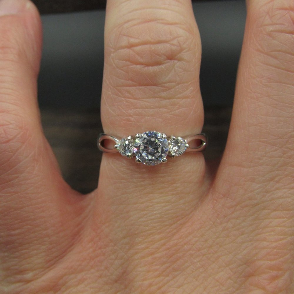 Size 7 Sterling Triple Round Cubic Zirconia Ring - Picture 4 of 8